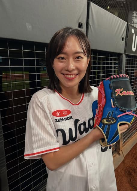 石川佳純が始球式を務めたことを報告！「ナイスピッチング」とファンも大絶賛！