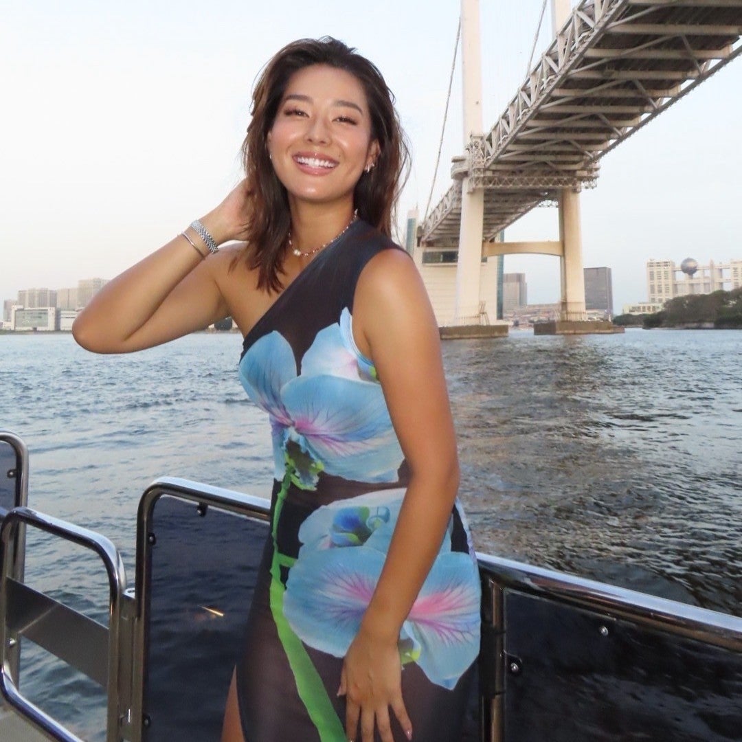 石田純一の娘・すみれ、クルーザー貸し切りのセレブ女子会が豪華すぎる！美ボディくっきりの透け透けドレスも話題に