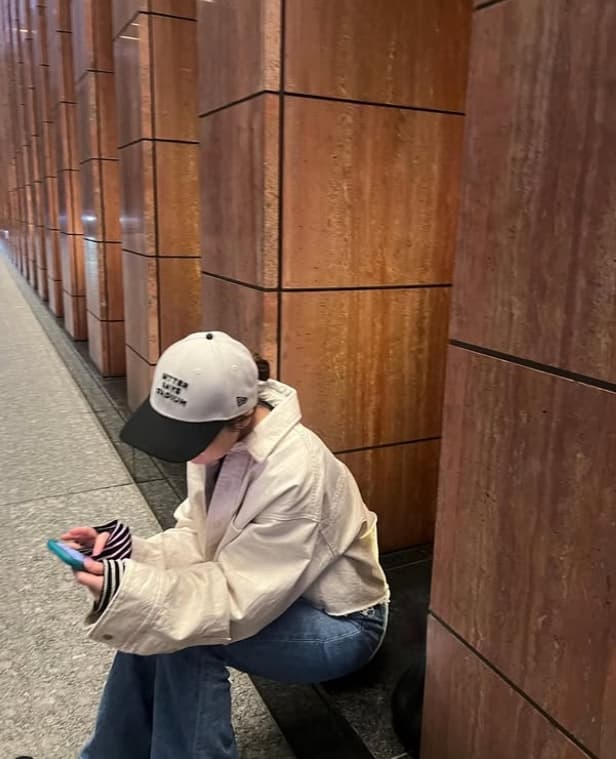 「な、何してる時の写真！？」鈴木奈々のオフショットにファン困惑