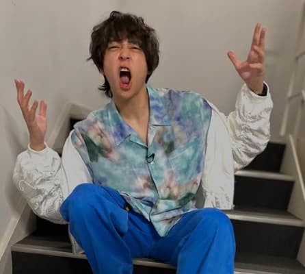 花粉を吹き飛ばせ！Hey! Say! JUMP・八乙女光 爽やかブルーが「かっこいい」と話題に！