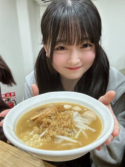 「ビビりすぎて最大限少なくした笑」HKT48メンバーが二郎系ラーメンデビュー！