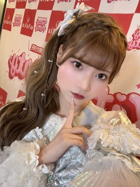 「髪染めてはじめての…」アイドル 小鳥遊るいが女性限定ライブに出演