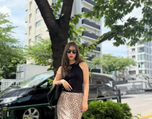 藤田ニコル、パールタンクとレオパードが主役の私服コーデ。夏のストリートに映える最旬エッジィスタイル