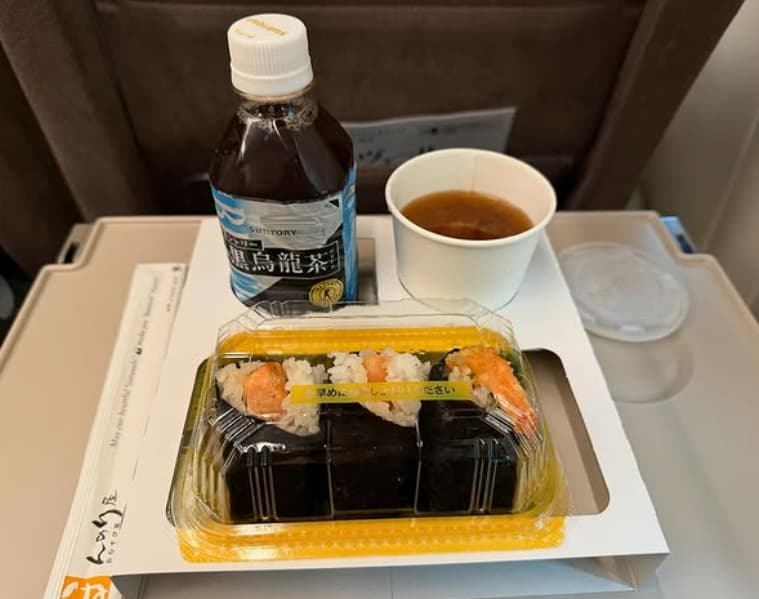 「黒烏龍茶でチャラにならないしんからー！」クロちゃんの朝食事件にツッコミ殺到