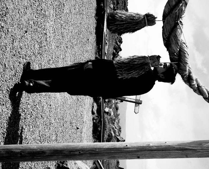 人気アーティスト、普段の雰囲気とは違うシックな写真を公開