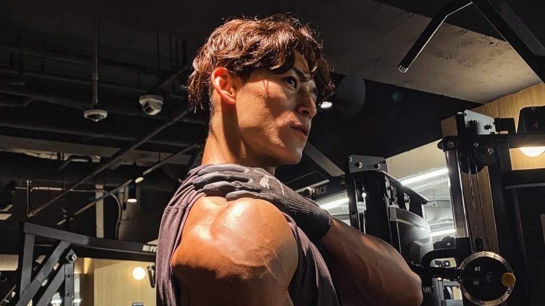 “アナウンサーの域を超えてる”…スーツが似合わない⁉驚異の肉体美が話題に