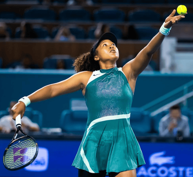 格上相手にストレート勝ちの大坂なおみ 臨場感あふれるショットを公開