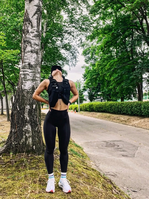 おヘソ全開＆美腹筋披露！カー娘・吉田知那美、スパッツスタイルの美しすぎるランニングショットにファン歓喜！