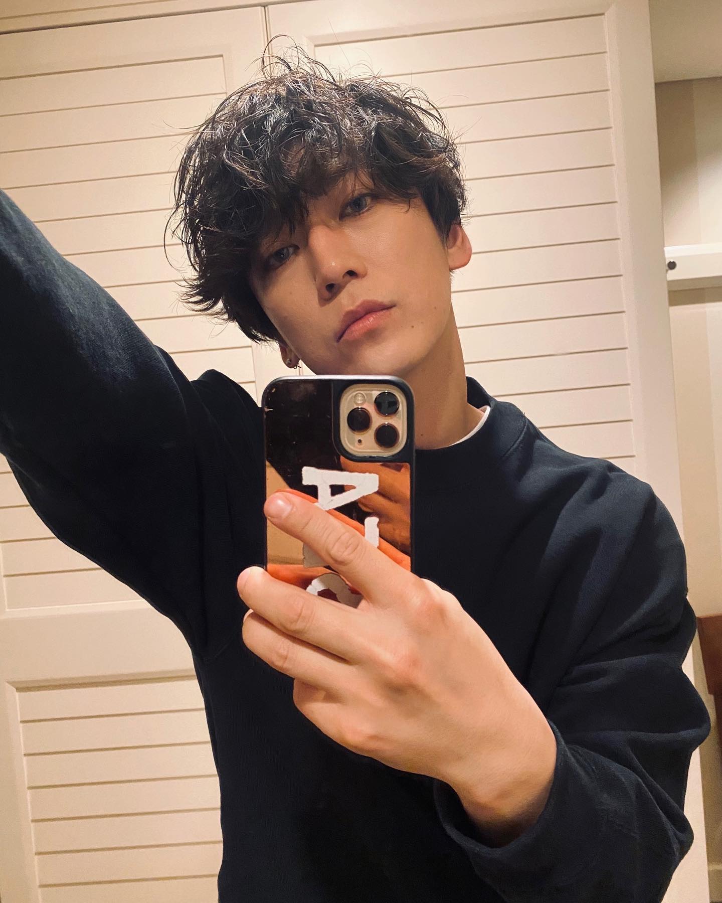 KAT-TUN 亀梨和也 鏡越しのイケメンすぎる自撮りにファン歓喜💓