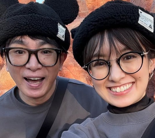 よゐこ・濱口優、夫婦ラブラブショット公開「子供が寝たから」