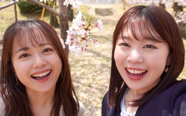 岡本愛衣が花見を楽しむ「桜吹雪がとても綺麗でした！」