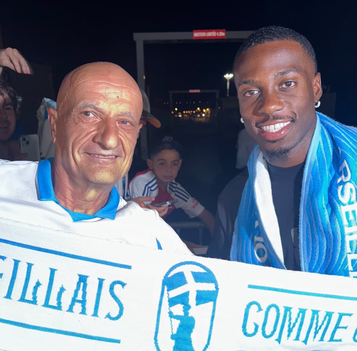 ティモシー・ウェアがマルセイユ到着　父ジョージも同行とロマーノ報道