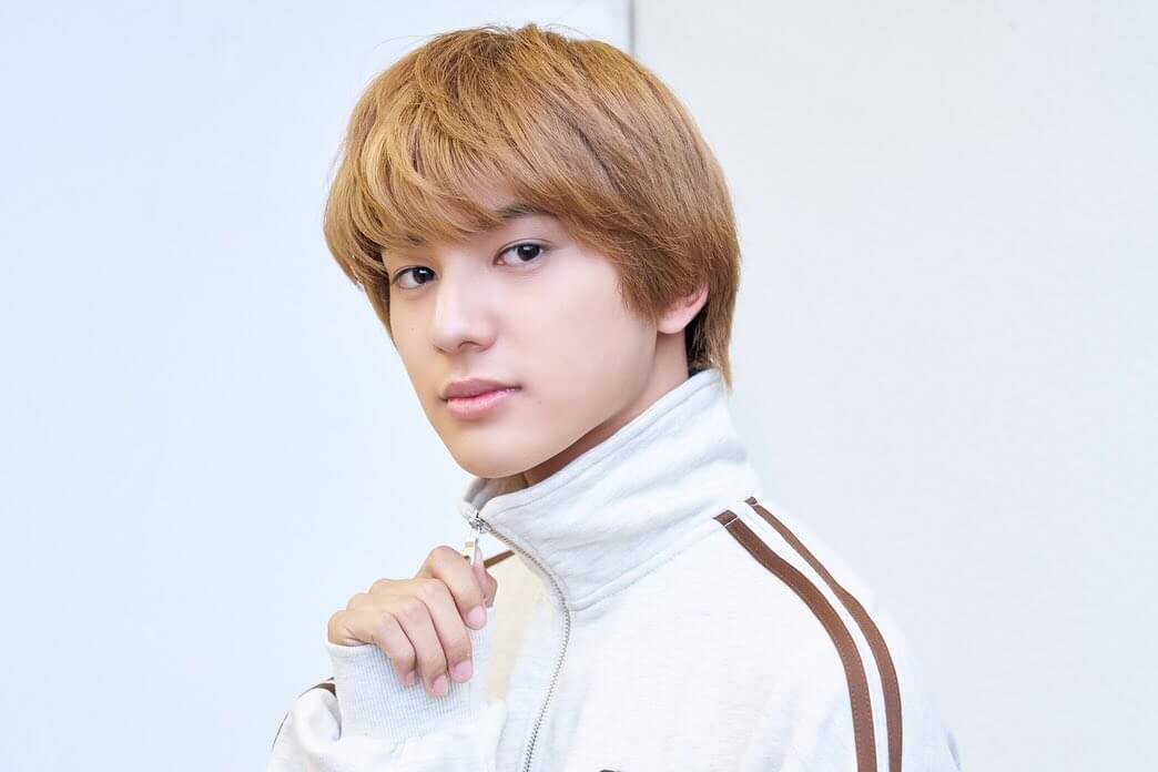 俳優・荒木飛羽、茶髪＆女装姿を公開！その理由とは...