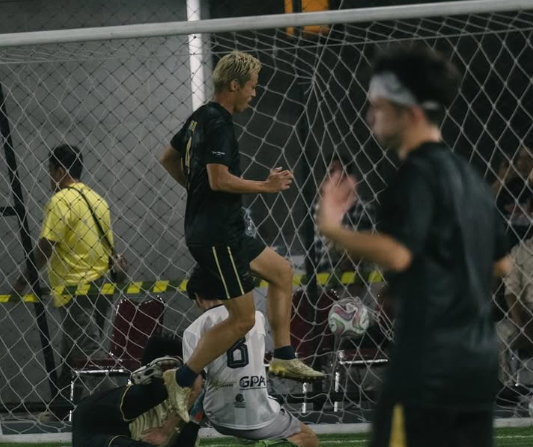アジアの熱戦再び！本田圭佑、話題の7人制サッカーに登場！