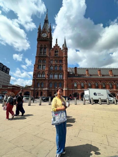 田中律子が歩いた“夏のロンドン”、花市場と丘の絶景へ