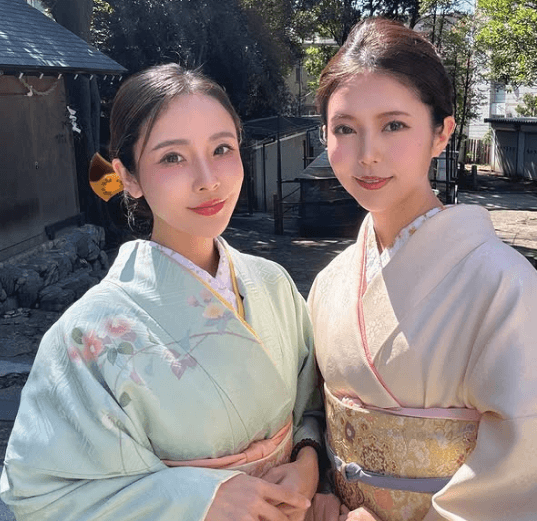 「和服もバッチリ似合う！」美女コスプレイヤー、着物姿の“ダブル大和撫子・ショット”の美しさにファンうっとり！