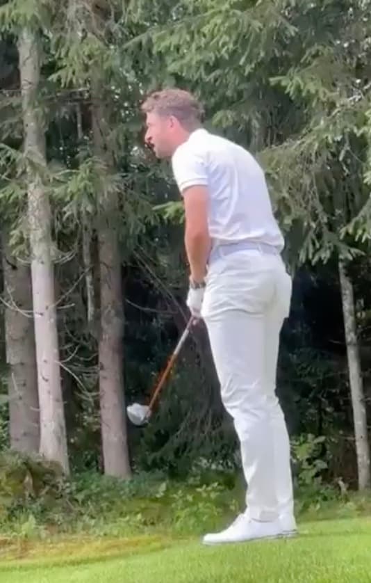 “ゴルフでも笑いを誘う”　シュヴァインシュタイガーがミュラーとの一幕を公開