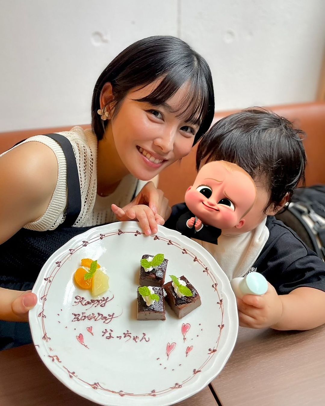 「浜辺美波さんかと」元グラドル・R-指定の妻が1歳息子との親子ショットを披露し話題に