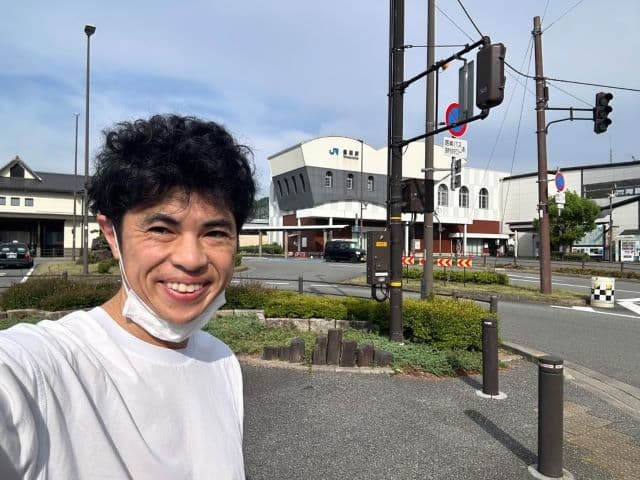 「お仕事で豊岡ですか？」小島よしお、出張先でも少しだけ朝ラン？！ショットを公開