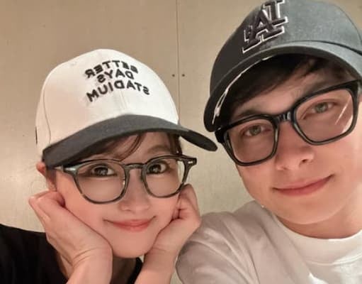 「カップルみたい！」鈴木奈々がペアルック風ショットを投稿！