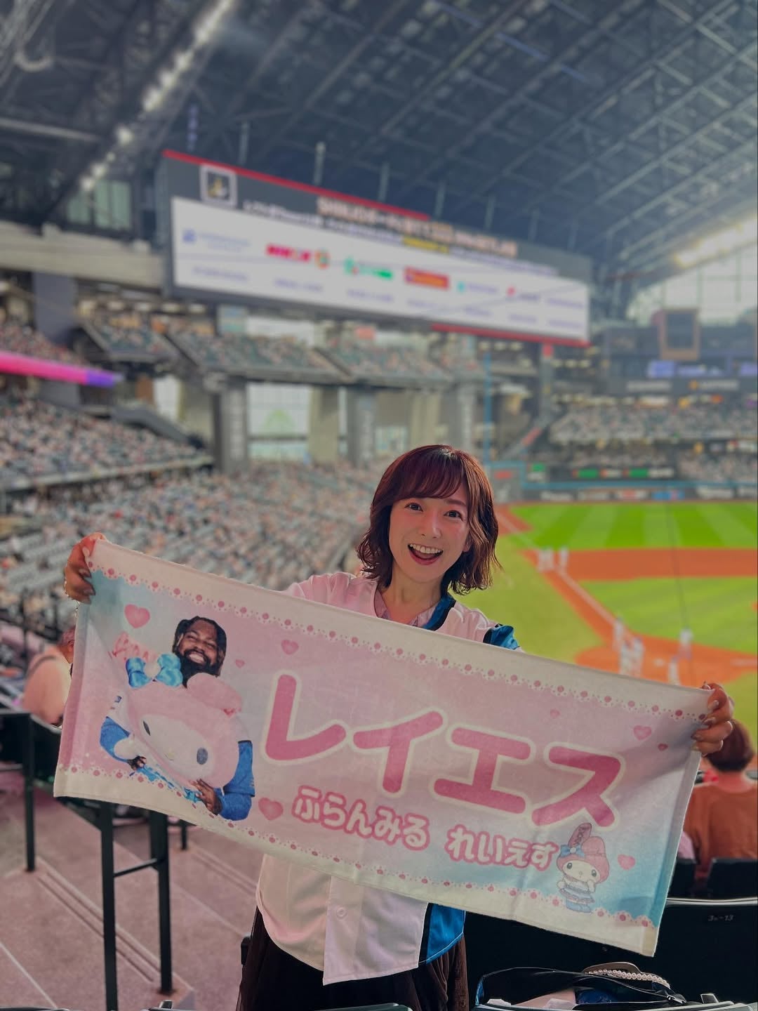 HBCアナウンサー・佐藤彩、日ハムVS楽天を観戦した球場で可愛らしい自撮り集を公開！