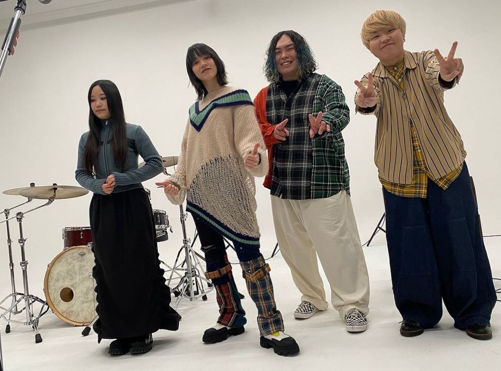 ”のん”がMV公開を告知、出演者には芥川賞を受賞したあのお笑い芸人も登場!