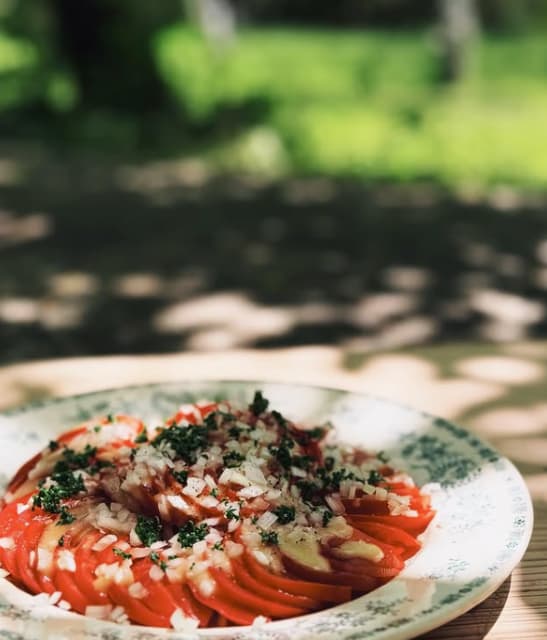 “伝説の家政婦”タサン志麻が涼やかなトマトレシピを紹介！