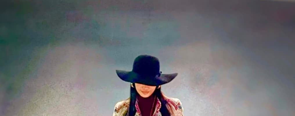 アンミカ、セットアップ私服ショットにファン魅了！「格好いい」「足なが〜い」