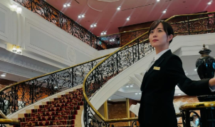 比嘉愛未、スーツ姿で魅了！「フォレスト」副支配人時代を振り返る