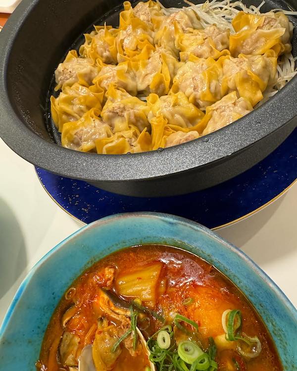 小川菜摘が料理の腕前を披露！手作り焼売、具沢山チゲを紹介