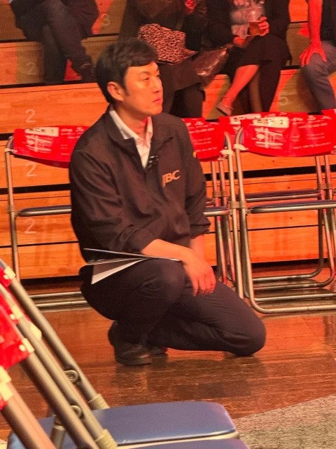 千原ジュニアが切り取った一瞬。リングサイドの博が放つ静かな迫力と、本気を見守るまなざしの深さ