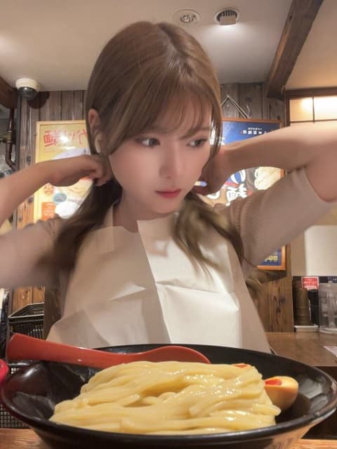 「これしかなくて本当にごめん、、、」アイドル 小鳥遊るいがおやすみに激カワプライベート写真を投稿