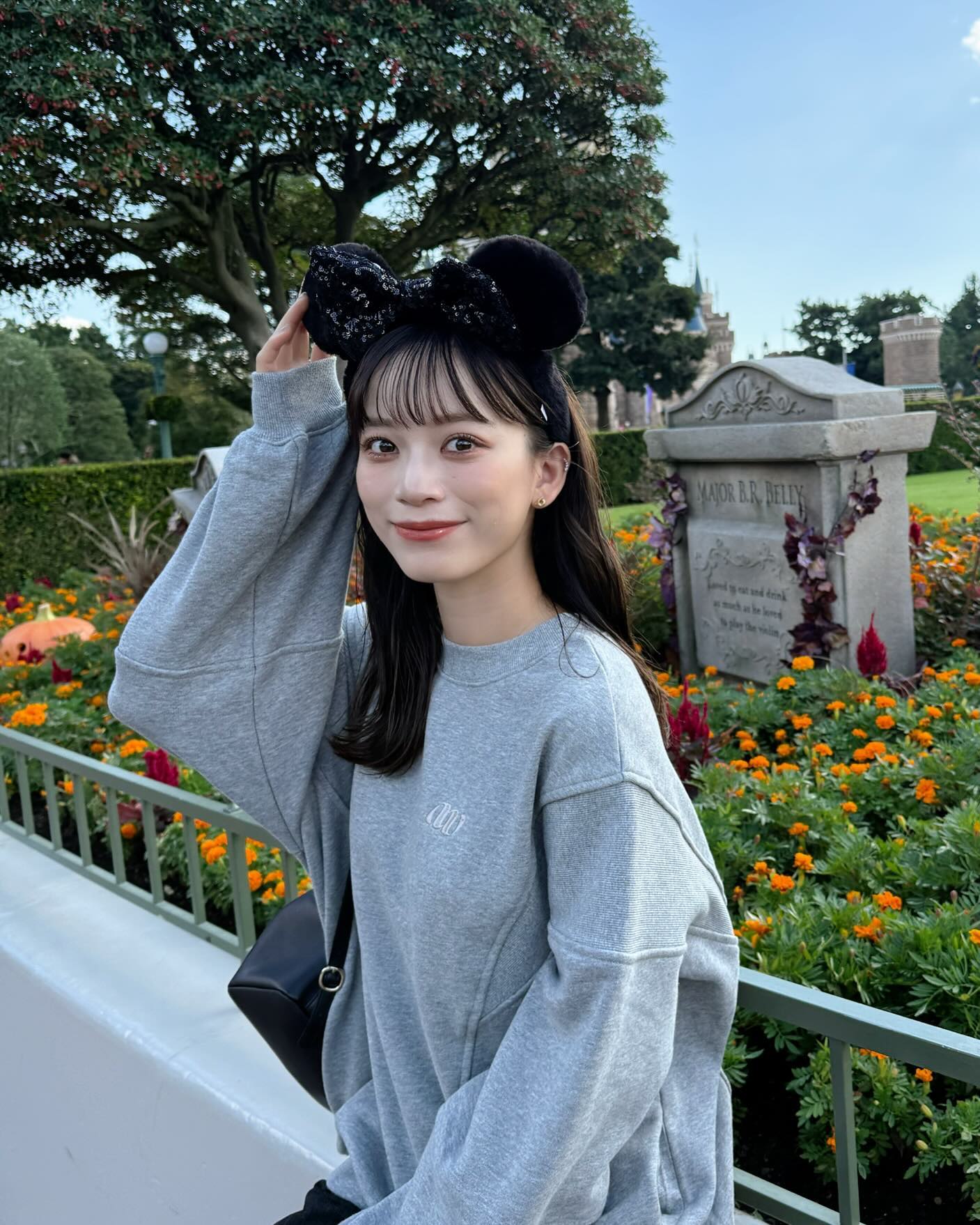 モデルの由布菜月、Dハロ満喫ショット公開に「カチューシャ似合ってて可愛い」の声殺到