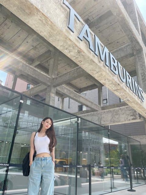 「ナイススタイル」人気タレントのスタイル抜群へそ出しショットが話題に