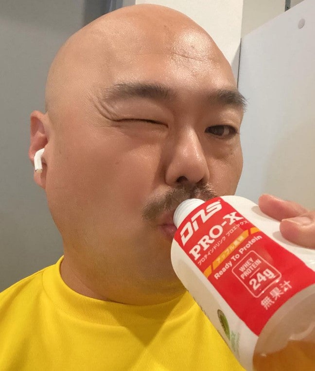 「筋肉はうそつかないしん」クロちゃんがプロテインを飲む！