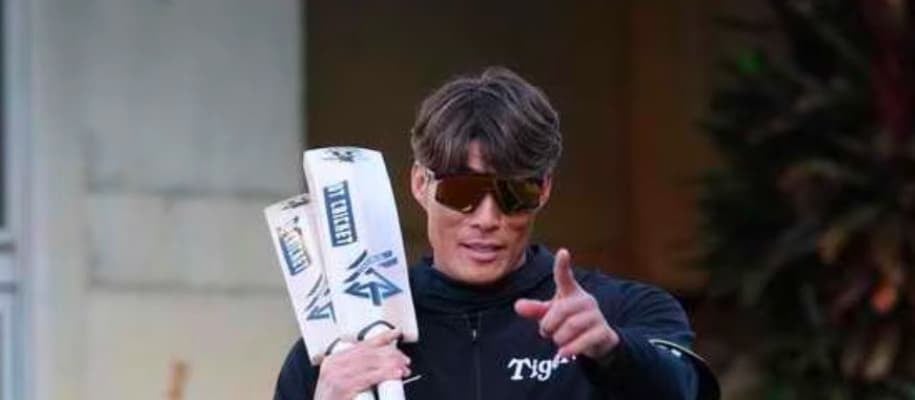 阪神・糸井嘉男臨時コーチ　クリケット用バットを持参！「 #コーチって　#大変ですね」