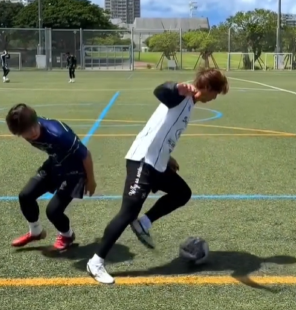 相手を誘うタッチの極意！レガテドリブル塾・Koheiの軸足通しのテクが鮮やか！