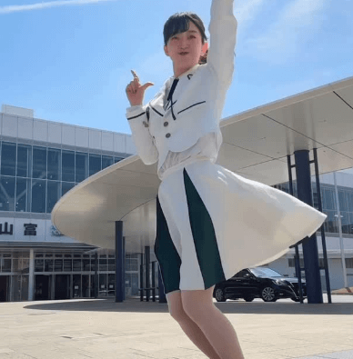 「ダンス最高ですね」個性派美女アイドル、駅で覚醒スイッチオン！？情熱ダンシングにファン白熱「元気もらいました」
