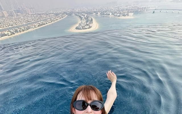 矢作穂香、弾ける笑顔とともにドバイ旅行の思い出をシェア