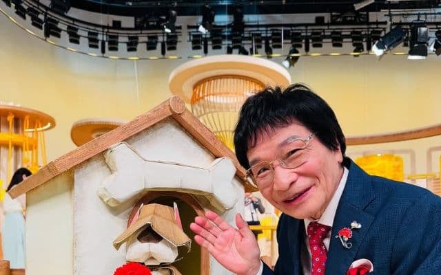 尾木ママ、母の日のバンキシャ出演に赤い〇〇を取り入れたオシャレコーデで挑む？！