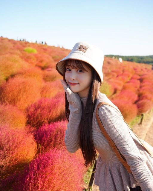 宇佐神星「色づくコキア」バックにパシャリ！でファン魅了！