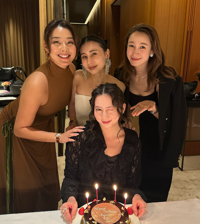 「豪華すぎる誕生日会」「美女まみれだ」モデル・Sumire、バースデーディナーに笑顔あふれる4ショット