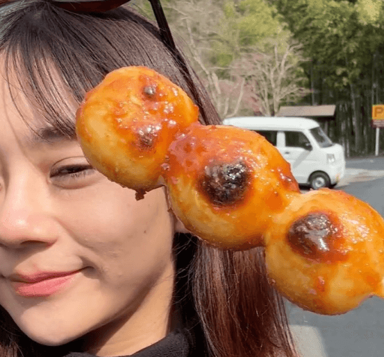 「カワユス」ガールズバイカーの女優、日帰りツーリングの甘味ムービー＆ツーリングフォトが素敵だと話題に！「お団子似合い過ぎです」