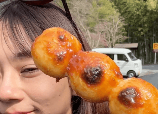 「カワユス」ガールズバイカーの女優、日帰りツーリングの甘味ムービー＆ツーリングフォトが素敵だと話題に！「お団子似合い過ぎです」