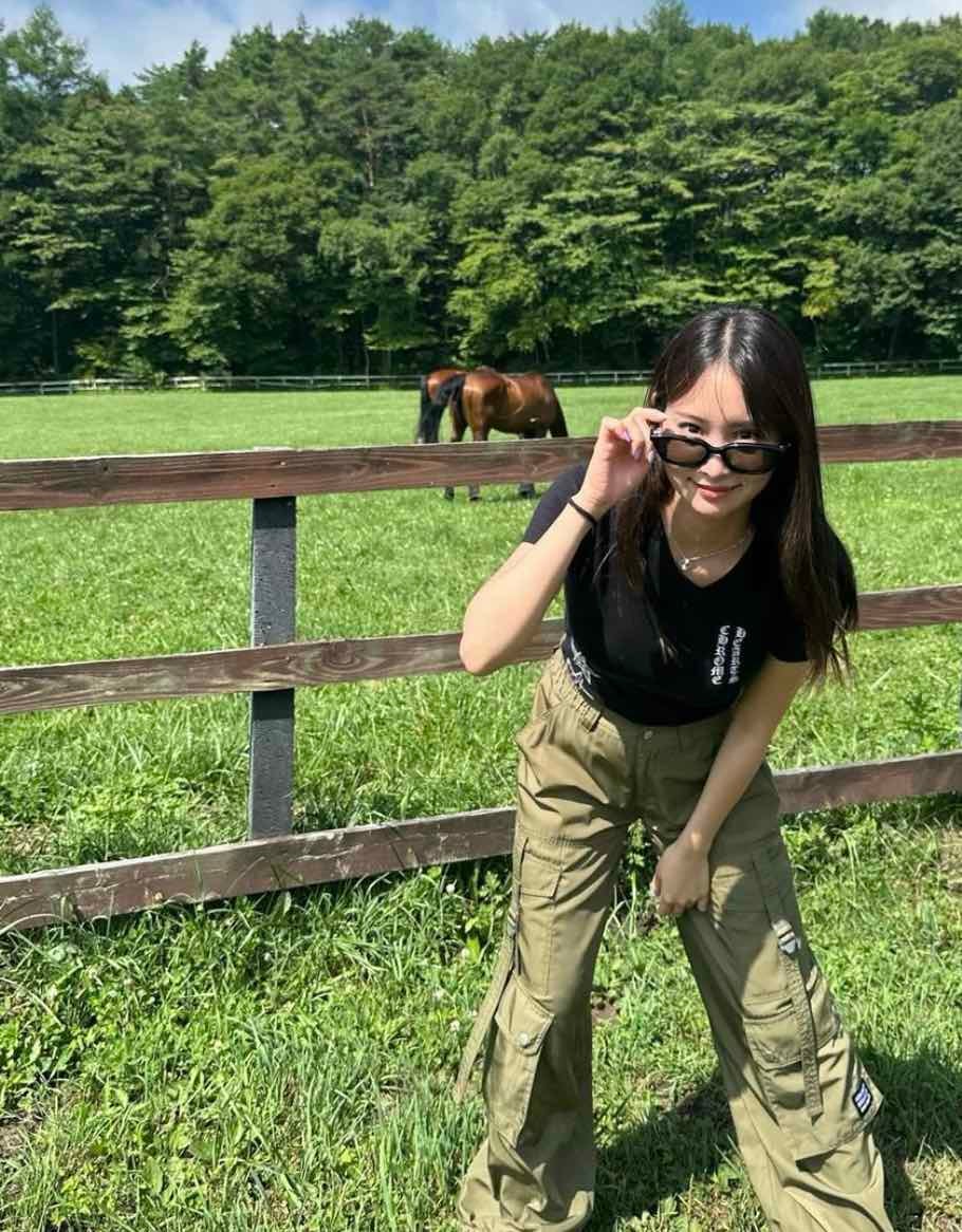 元AKB48のあの人気女優が幸せいっぱいの写真を大公開！