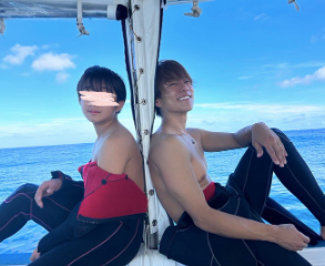 嫁バカ炸裂!?辻希美が夫・杉浦太陽と息子のウェットスーツ姿を公開❤️🌊