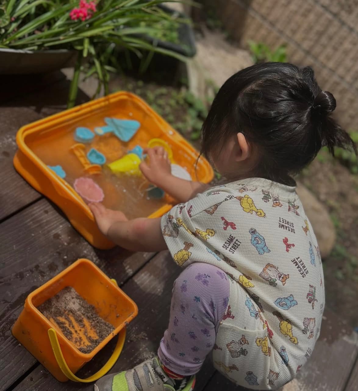 「暖かくなると"〇"が心配！？」丸山桂里奈、娘・ぷくぷくちゃんとまったりお庭遊び！