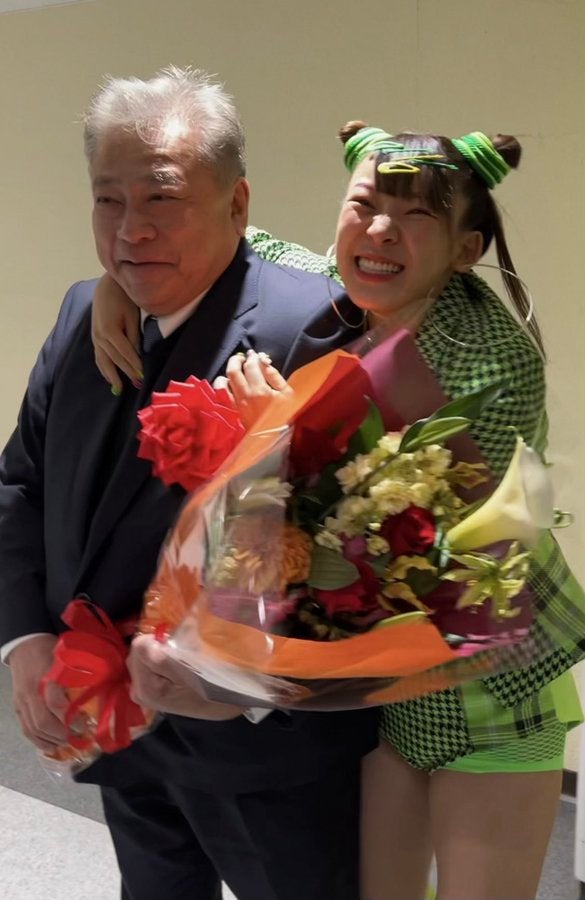 フワちゃんが再会した恩師の表情が話題「ほんとに教授の表情が…」「どうやって逃げるか考えてそうw」