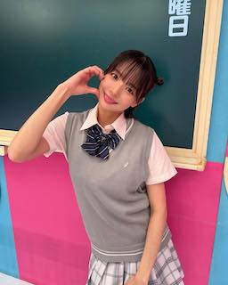 30歳・超美人モデル 年齢を感じさせない制服姿公開 「現役女子高生だ」の声殺到