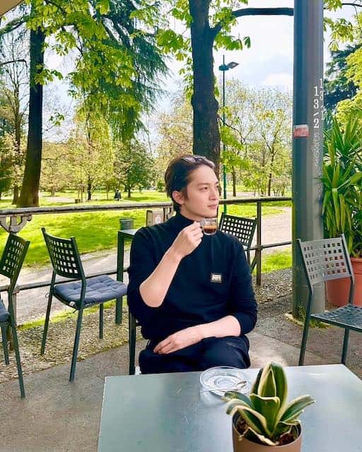 キスマイ・玉森がミラノでのカッコ良すぎるオフショットを公開し話題に